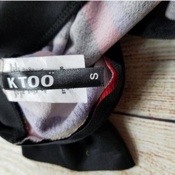 Stripped Ruffle Edge Romper - Picture 6 of 6